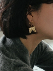 Minimalist gold geometric dangle earrings with marble texture in a vintage style