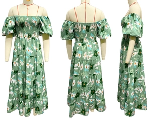 Dettaglio dell'abito floreale con spalle scoperte, punto smock elastico e maniche a sbuffo