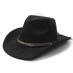 Dettaglio cappello da cowboy nero scamosciato con elegante fascia intrecciata oro
