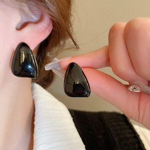 Maillard vintage black triangle drop glaze stud earrings for women in a sleek geometric style