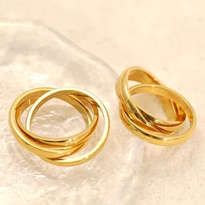 Polished 18k gold layered interlocking triple ring band set in minimalist stainless steel