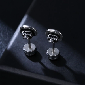 Punk style 316L stainless steel skull stud earrings for men with vintage silver finish
