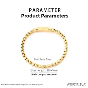 Détail d'un bracelet maille vénitienne en acier doré de 5mm avec fermoir magnétique