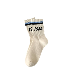 Chaussettes en coton blanc cassé avec rayures bleues et noires et imprimé 1966 rétro
