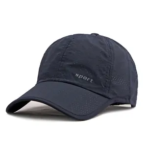 Casquette de sport bleu foncé respirante à séchage rapide avec broderie et maille filet