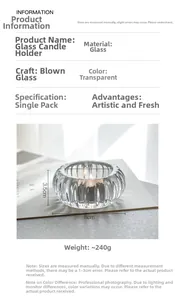 Détail d'un bougeoir en verre transparent soufflé avec des dimensions de 8cm x 3,5cm