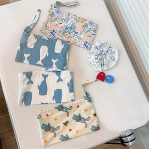 Sacs à main en coton imprimé animal mignon et chouchou assorti sur fond blanc
