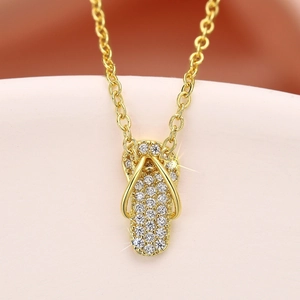 Chique gouden slippers ketting met micro-gezette zirkonia op een verfijnde O-ketting