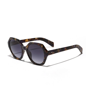 Retro oversized tortoiseshell sunglasses with hexagonal frames and gradient grey lenses