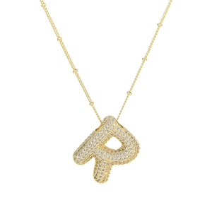 Détail du pendentif lettre R plaqué or 18 carats avec serti de zircons étincelants