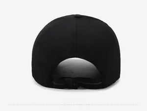 Detail of the adjustable rear strap and plastic buckle on the black baseball cap