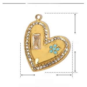 Detail view of heart-shaped gold steel pendant with dimensions 21x18mm and glass stone