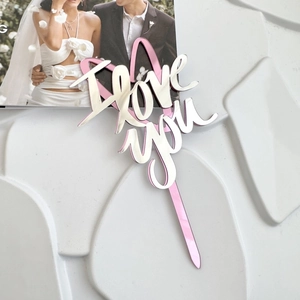 Macro del topper per torta I Love You in acrilico a doppio strato bordo rosa