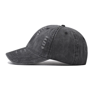Berretto da baseball in cotone lavato vintage con dettagli strappati in grigio scuro