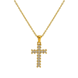 Détail macro du pendentif croix en acier inoxydable 18K avec incrustation de zircons