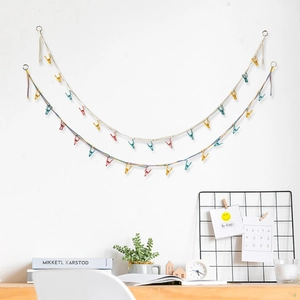 Chaîne de suspension tissée main avec pinces colorées pour peluches et photos murales