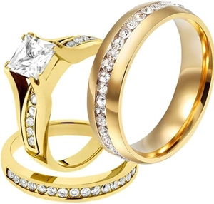 Detailed view of 3-piece ring set with princess cut zircon and gold-plated pave bands