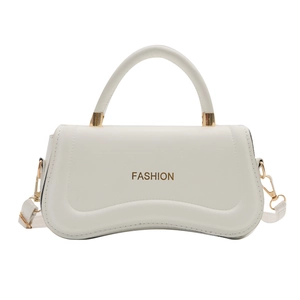 Sac à main blanc en cuir PU avec fond incurvé, poignée et bandoulière en métal doré
