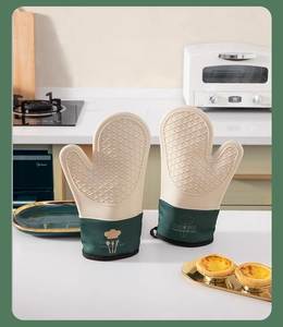 Detail of heat-resistant silicone oven mitts with non-slip grid texture and fabric cuffs