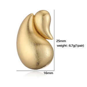 Macro view of gold teardrop earrings with dimensions 25mm and weight 6.7g on white backdrop