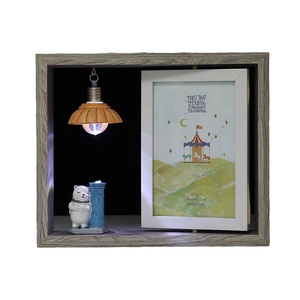 Cadre photo rotatif 6 pouces en bois avec mini lampe et décor de figurine d'ours