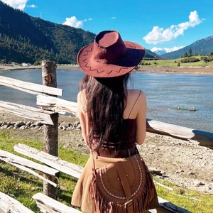 Cappello da cowboy vintage marrone da donna a tesa larga con borsa con frange abbinata