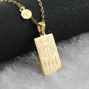 Collana zodiaco Ariete dorata con pendente rettangolare e piccolo ciondolo con simbolo