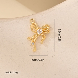 Detalle de colgante de lazo dorado con circonita cúbica, 2,2x1,6 cm para crear bisutería