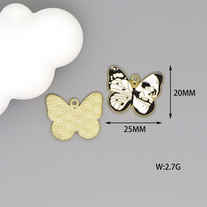 Detail of dark butterfly skull pendant with dimensions 25mm and weights for DIY jewelry