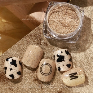 Set polvere per unghie macaron con glitter marroni e campioni di nail art con mucca