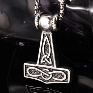 Collier avec pendentif Marteau de Thor Mjölnir vintage et motifs vikings en acier inox