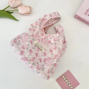 Borsa tote a fiori rosa con stampe di cartoni animati e sfondo decorativo
