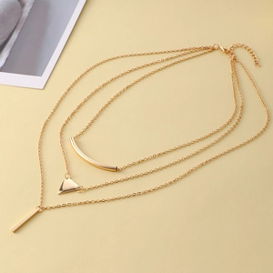 Collier à trois couches doré avec pendentifs géométriques triangle, cercle et barre femme