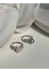 Detailed close-up of 925 silver pearl earrings with sparkling cubic zirconia accents
