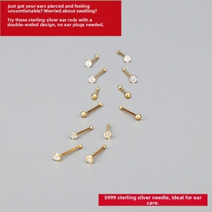 Dettaglio di orecchini in argento S999 placcato oro con zircone e design a doppia testa