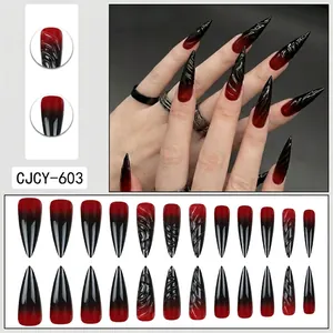 Faux ongles stiletto dégradé rouge et noir avec texture 3D et finition de style gothique