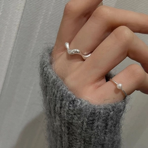 Minimalist s925 silver stackable rings featuring wave band and delicate pearl accent