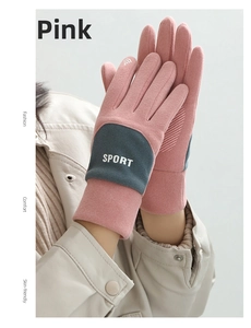 Detailansicht rosa Winterhandschuhe mit Touchscreen-Fingerkuppe und rutschfester Innenfläche