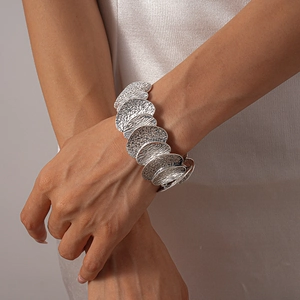 Hammered Alloy Bracelet Irregular Geometric Overlapping Disks Stretch Minimalist Industrial Style For Women Vintage