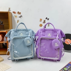 Details blauer und lila Ita Bags mit Klarsichtfenster und Münztaschen-Anhänger