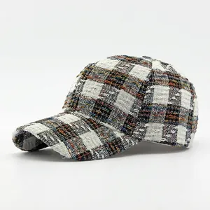 Dames baseballpet van geruite tweed met meerkleurige geweven stof en gebogen klep