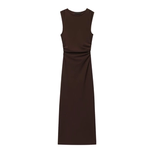 Elegantes ärmelloses midikleid in Dunkelbraun mit Rückenschlitz und geraffter Taille
