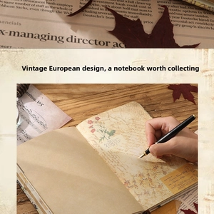 Dettaglio di un taccuino vintage europeo aperto con eleganti illustrazioni floreali