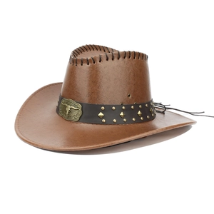 Klassischer brauner Western-Cowboyhut mit Metall-Bullenschädel-Schnalle und Goldnieten