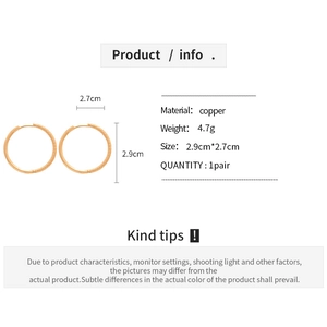 Detailed spec view of geometric copper hoop earrings showing 2.9cm size and 4.7g weight