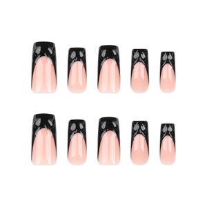Unghie finte quadrate French minimaliste base rosa con bordi neri stile gotico punk