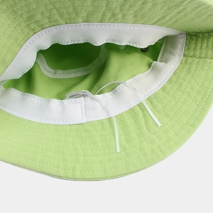 Bob en coton délavé vert avec broderie tournesol et cordon de serrage interne