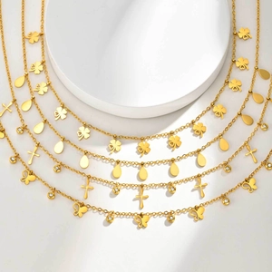 Goldene Halsketten aus Edelstahl mit Kleeblatt- und Schmetterlingsanhänger für Damen
