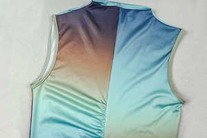 Detailed view of the gradient colored sleeveless dress with side ruched tailoring details