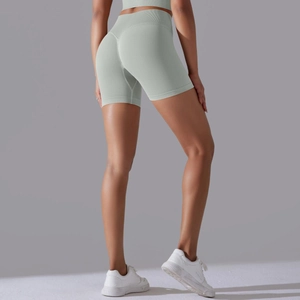 Détail du short de yoga sans couture vert menthe à taille haute avec coutures push-up